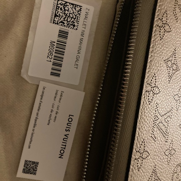 The Zippy wallet is crafted from supple Mahina calf leather - Picture 1 of 3